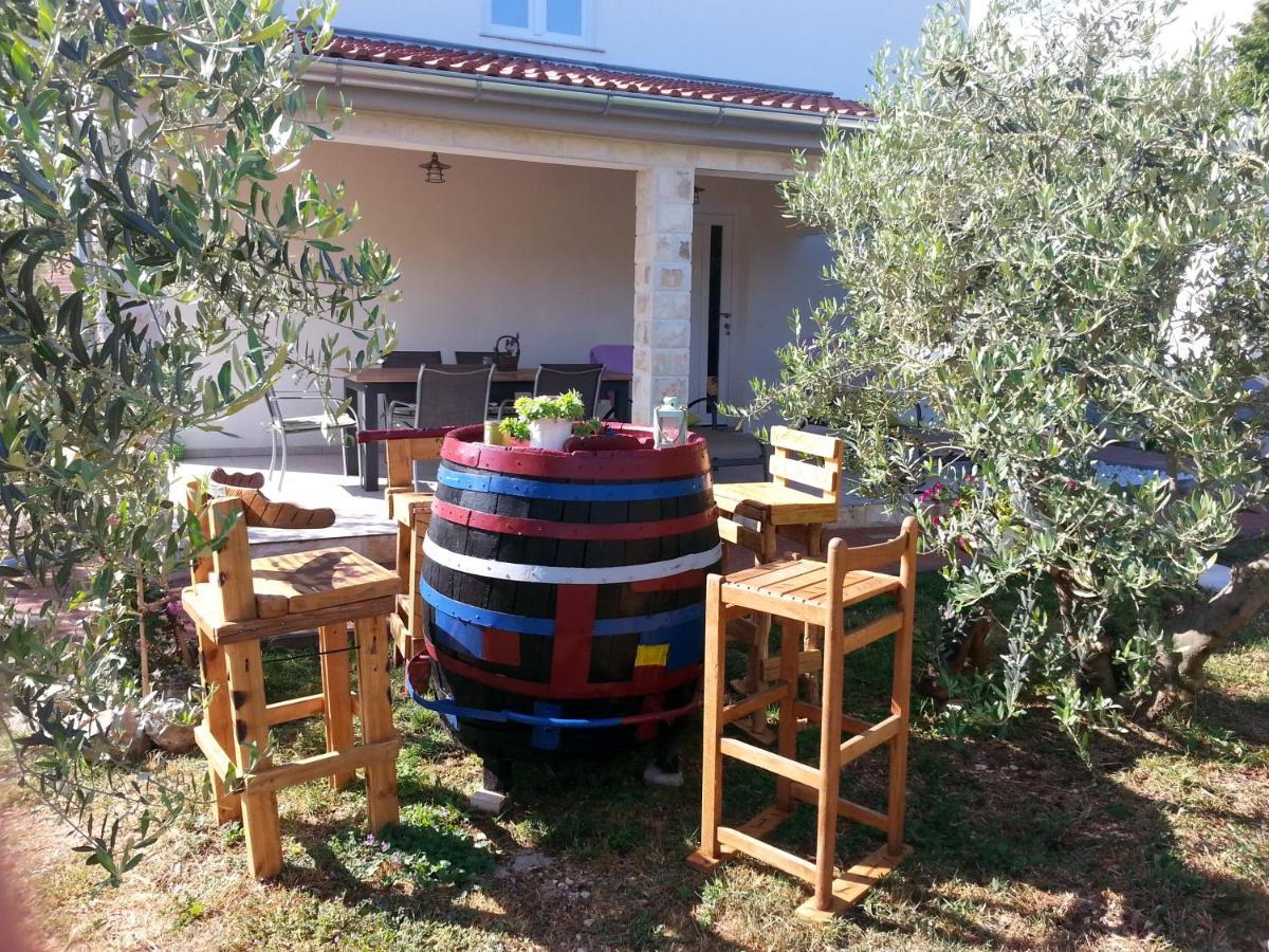 Holiday Home Hrast Debeljak المظهر الخارجي الصورة