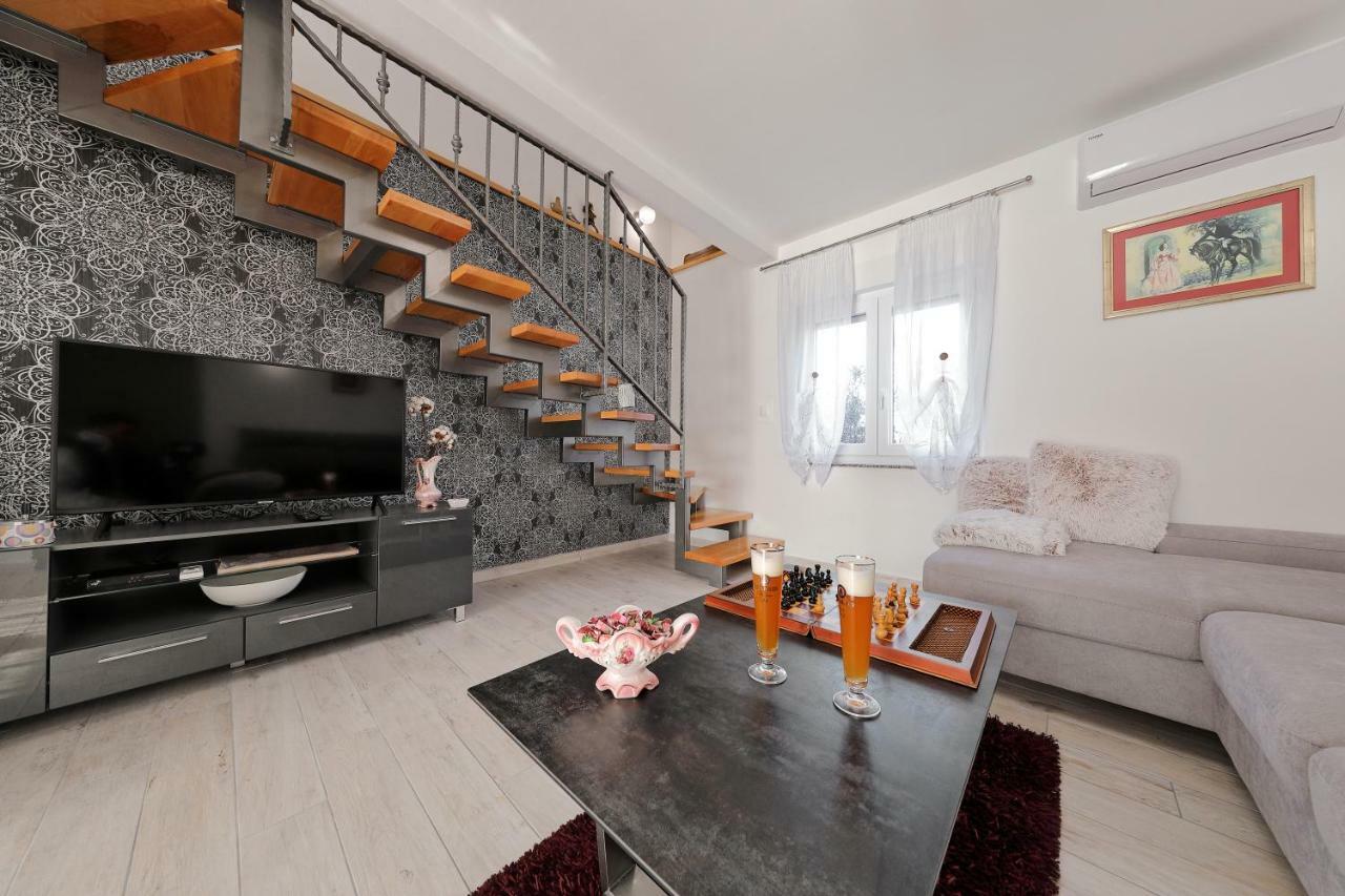 Holiday Home Hrast Debeljak المظهر الخارجي الصورة