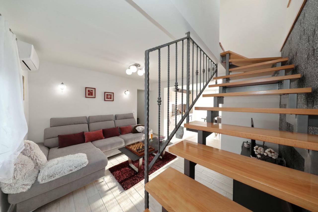 Holiday Home Hrast Debeljak المظهر الخارجي الصورة