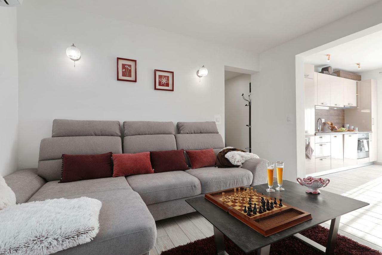 Holiday Home Hrast Debeljak المظهر الخارجي الصورة