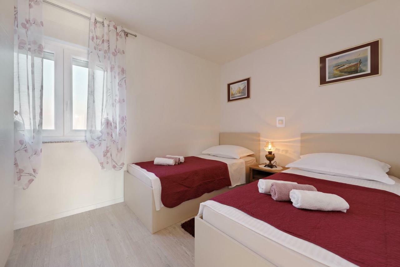 Holiday Home Hrast Debeljak المظهر الخارجي الصورة