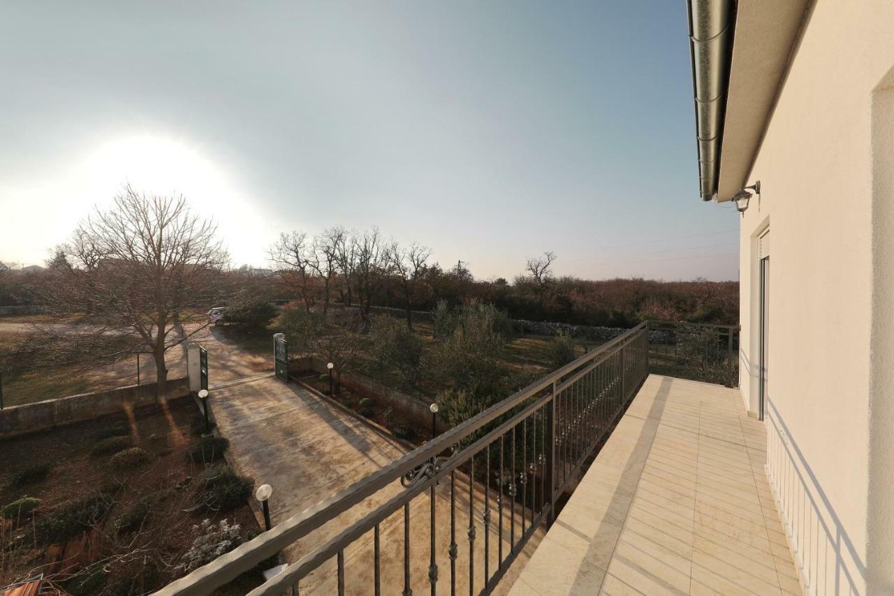 Holiday Home Hrast Debeljak المظهر الخارجي الصورة