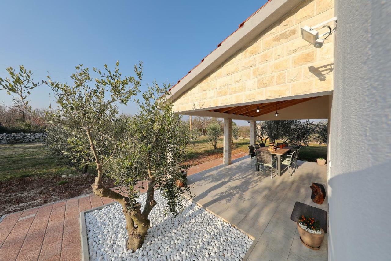 Holiday Home Hrast Debeljak المظهر الخارجي الصورة